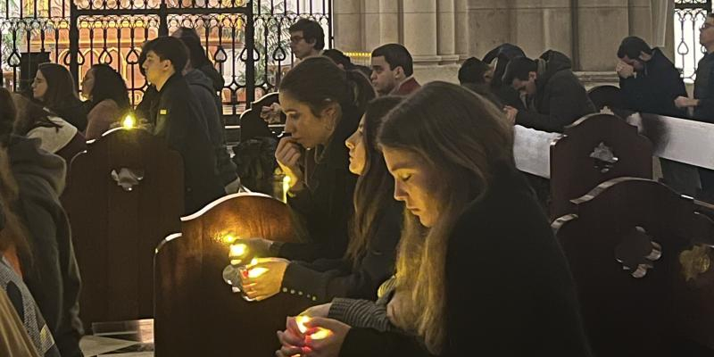 Velad y Orad: los j&oacute;venes se preparan para reconocer a Dios &laquo;tal y como &Eacute;l es, no como queremos que sea&raquo; en este Adviento