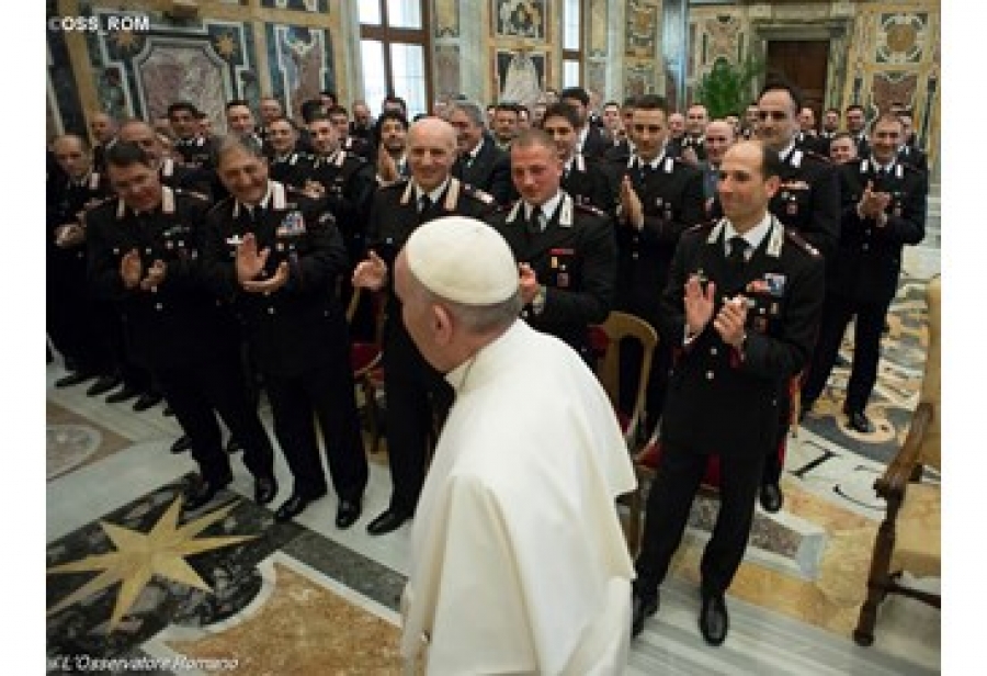 El Papa agradece la labor de la Compa&ntilde;&iacute;a de Carabineros de Roma San Pedro