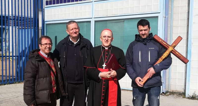 El arzobispo visita el CIE de Aluche en Viernes Santo: &laquo;No tiene la mirada de Cristo quien niega al hermano lo que necesita&raquo;