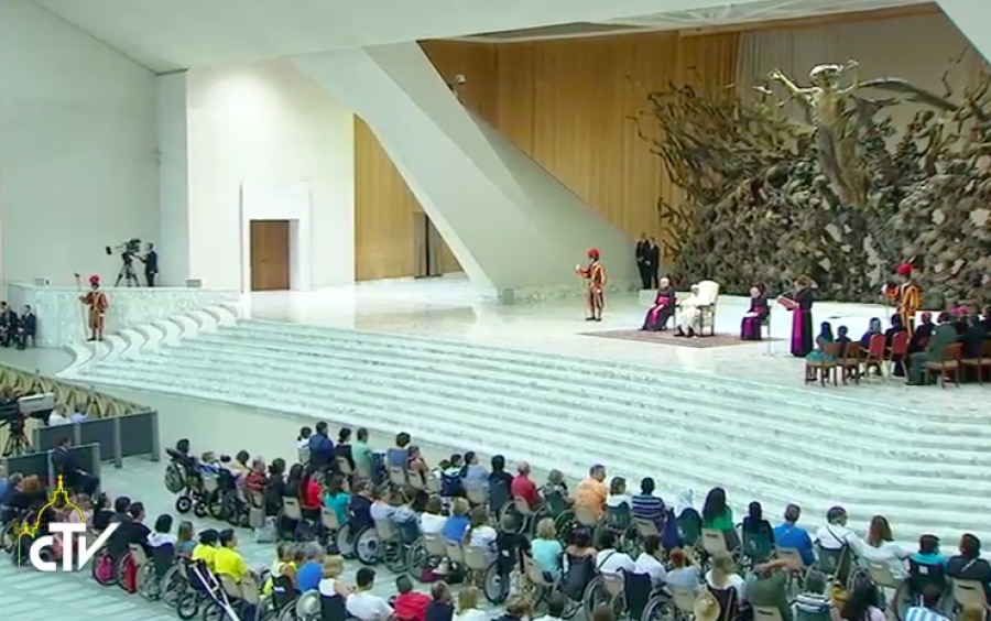 Hist&oacute;rico encuentro en el Vaticano del Papa con los enfermos de Huntington