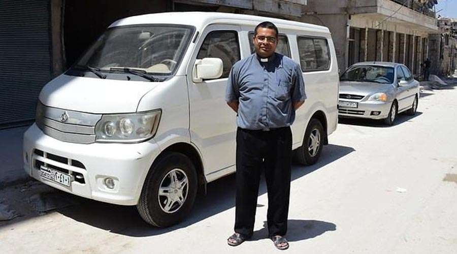 Este sacerdote es esperanza para uno de los lugares m&aacute;s devastados de Siria