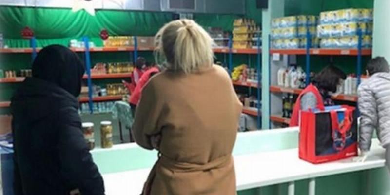 Servicio de Dispensaci&oacute;n de Alimentos de C&aacute;ritas Vicar&iacute;a IV: &laquo;Entregamos alimentos b&aacute;sicos, ternura y comprensi&oacute;n&raquo;