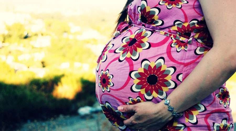 Los hombres tambi&eacute;n quedan embarazados, dice gobierno de Reino Unido