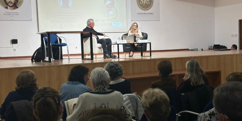 &laquo;La comuni&oacute;n es esa llama que arde y que cambia la vida&raquo;: Antonio Garc&iacute;a Rubio, en el X Ciclo de Conferencias para Evangelizadores