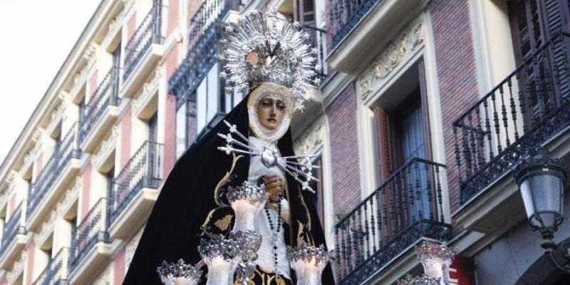 Mar&iacute;a Sant&iacute;sima de los Siete Dolores realiza su salida procesional en el Viernes Santo