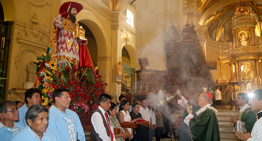 Celebran una misa en la catedral de Lima para los quechua-hablantes de Per&uacute;