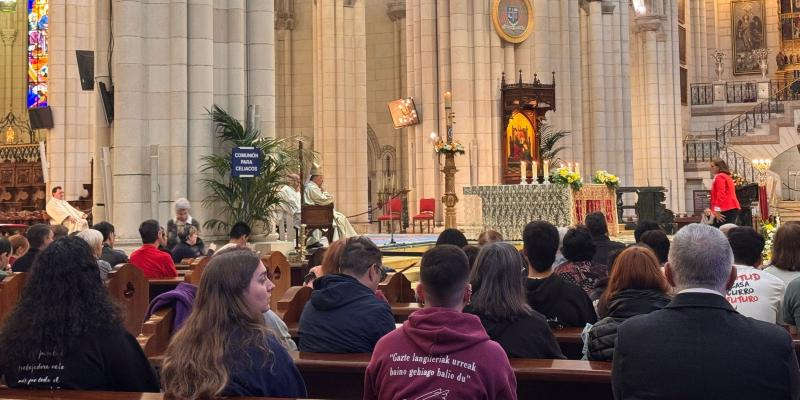 Juan Antonio Mart&iacute;nez Camino, en la Misa jubilar por el mundo del trabajo: &laquo;Sin trabajo, la persona no puede realizarse en su dignidad&raquo;