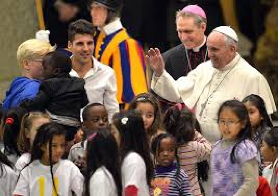 Testimonios de la paz y ternura de Cristo en el mundo, alienta el Papa antes del rezo del &Aacute;ngelus