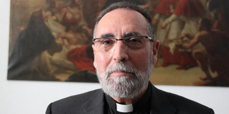 Gil González imparte el sacramento de la Confirmación en colegios y parroquias de la Vicaría VII
