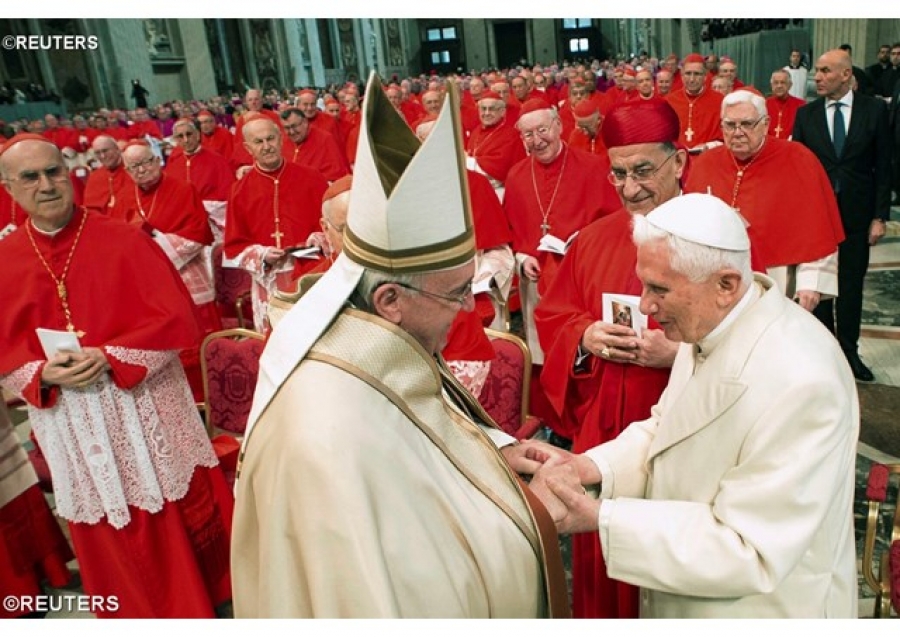 Francisco reitera la actualidad de la primera enc&iacute;clica de Benedicto XVI: 'Deus caritas est'