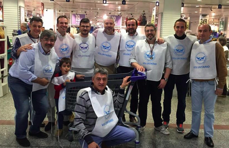 La Hermandad de los Estudiantes colabora con el Banco de Alimentos