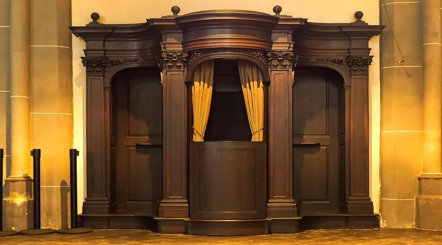 Vaticano confirma excomuni&oacute;n de sacerdote que viol&oacute; secreto de confesi&oacute;n