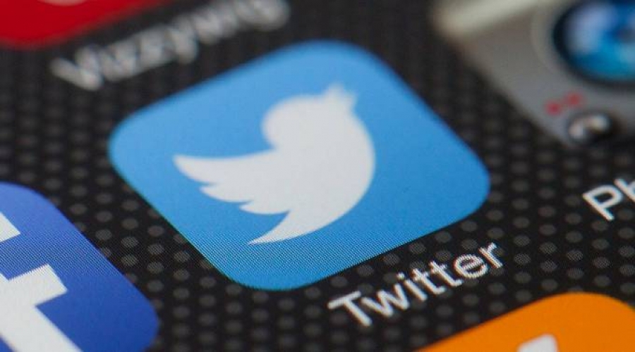 C&oacute;mo debe tuitear un obispo cat&oacute;lico