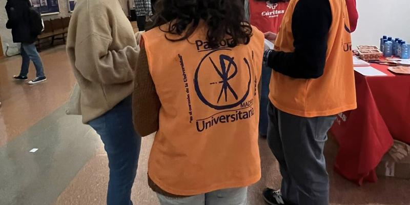 Capellanes y responsables de pastoral universitaria se re&uacute;nen en la Casa de Cristo Rey