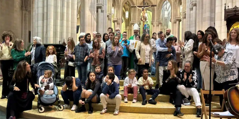 Vicente Mart&iacute;n Mu&ntilde;oz, obispo auxiliar de Madrid, en la Misa Jubilar con profesionales y familias del Colegio Mar&iacute;a Corredentora: &laquo;Nadie est&aacute; incapacitado para acoger el amor de Dios&raquo;