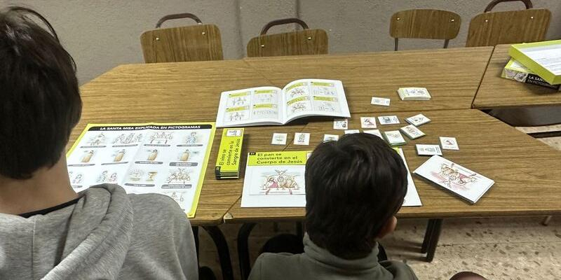 Elizabeth Chuquipiondo, autora de La Santa Misa en pictogramas: «Un proyecto para que las familias acompañen a sus hijos con discapacidad a vivir la Eucaristía»