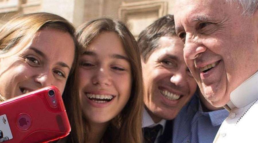 El Papa se&ntilde;ala los desaf&iacute;os y caracter&iacute;sticas de la pastoral vocacional con j&oacute;venes