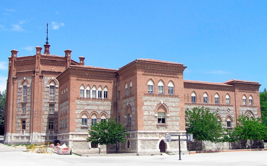 El cardenal Osoro ordena a cinco di&aacute;conos jesuitas en el colegio Nuestra Se&ntilde;ora del Recuerdo