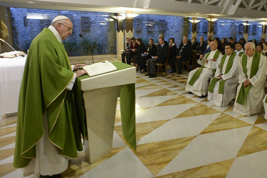 El Papa en Santa Marta: Dios conceda a los sacerdotes el amor a la pobreza