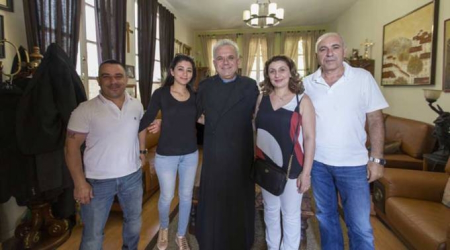 Estados Unidos: As&iacute; rescata un sacerdote a migrantes sirios en Los &Aacute;ngeles