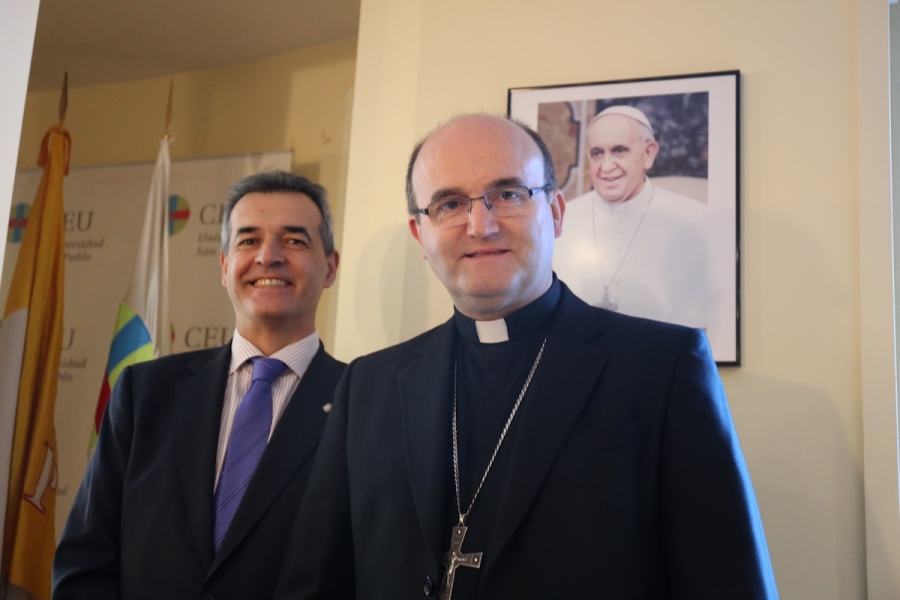 Monse&ntilde;or Munilla en el CEU: &laquo;La agresividad en redes sociales es un autorretrato de quien no est&aacute; a gusto consigo mismo&raquo;
