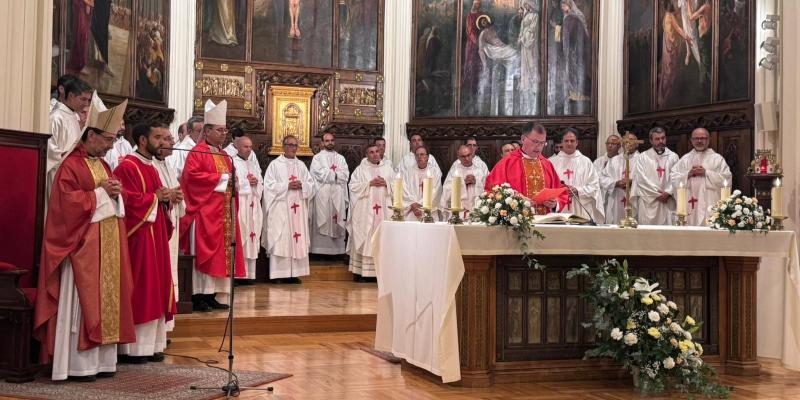 El cardenal Jos&eacute; Cobo invita al nuevo rector del Seminario, Antonio Secilla, a servir y a formar a los futuros sacerdotes &laquo;con amor y alegr&iacute;a&raquo;