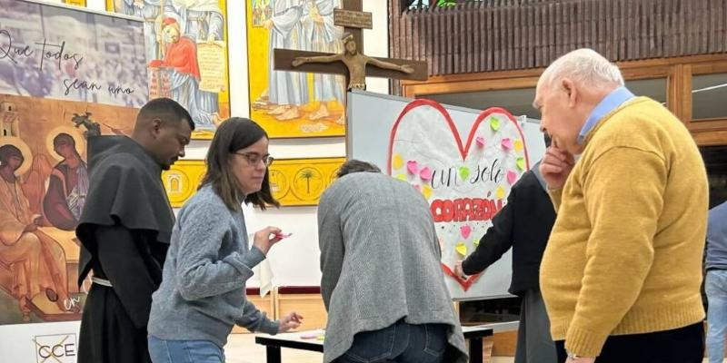 Vigilia por la Comuni&oacute;n en la parroquia Nuestra Se&ntilde;ora de la Concepci&oacute;n