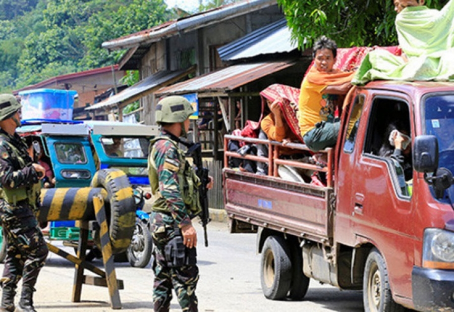 Un sacerdote y 15 fieles, rehenes de extremistas isl&aacute;micos en Filipinas