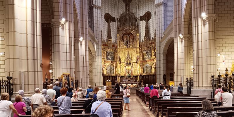 Alberto Andr&eacute;s, p&aacute;rroco de Santa Cruz: &laquo;Esta parroquia es lo que es por las devociones populares y por las cofrad&iacute;as&raquo;