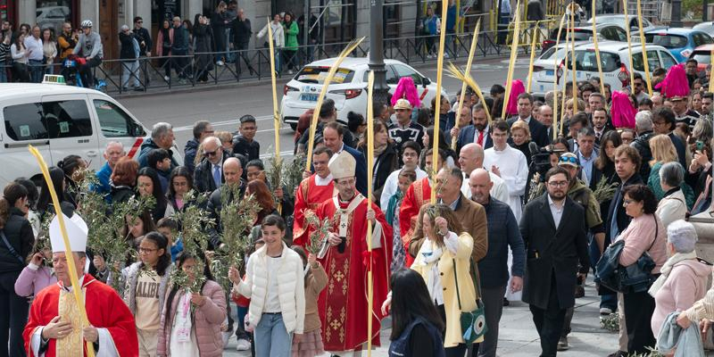 El cardenal Cobo, en el Domingo de Ramos: &laquo;Nuestra Semana Santa es nombrar nuestras heridas y llevarlas a su Cruz para que Cristo las transforme&raquo;