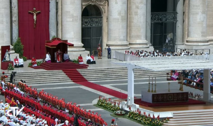 Pentecost&eacute;s: Francisco exhorta a ser cristianos &laquo;de Jes&uacute;s&raquo;