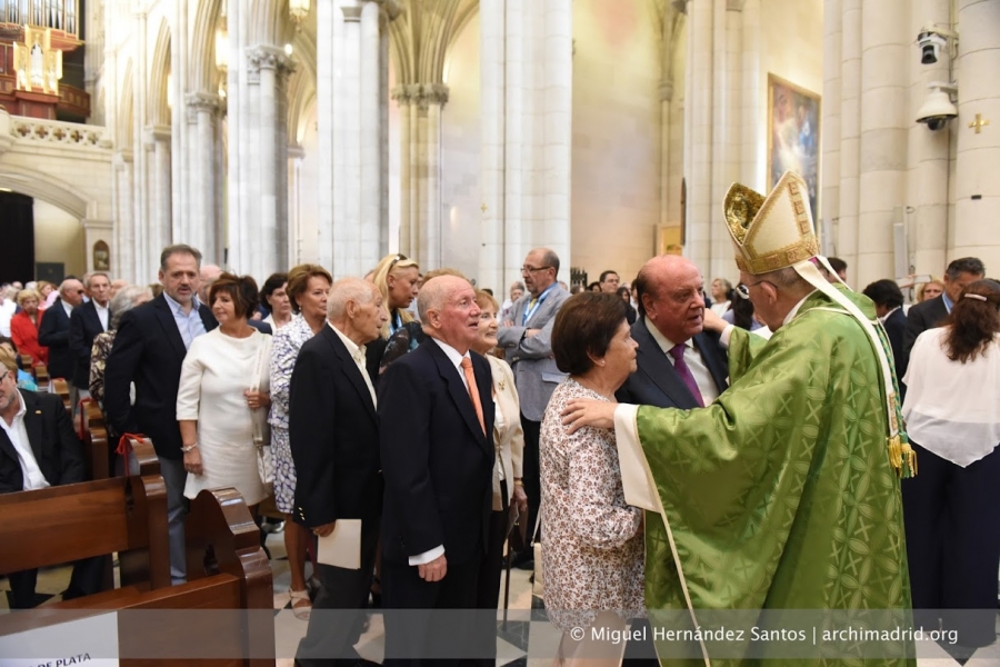 Celebración de las bodas de oro y plata matrimoniales en la catedral de la Almudena