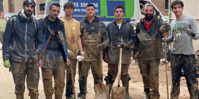 J&oacute;venes de la parroquia de Santa Teresa de Jes&uacute;s: &laquo;Hemos ido a Valencia a ayudar a nuestros amigos&raquo;