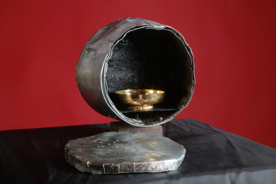 Un tabern&aacute;culo hecho con l&aacute;minas met&aacute;licas de las chabolas de Nairobi, un regalo para el Papa