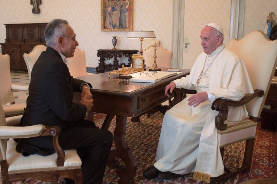 Francisco recibe las cartas credenciales del embajador cubano