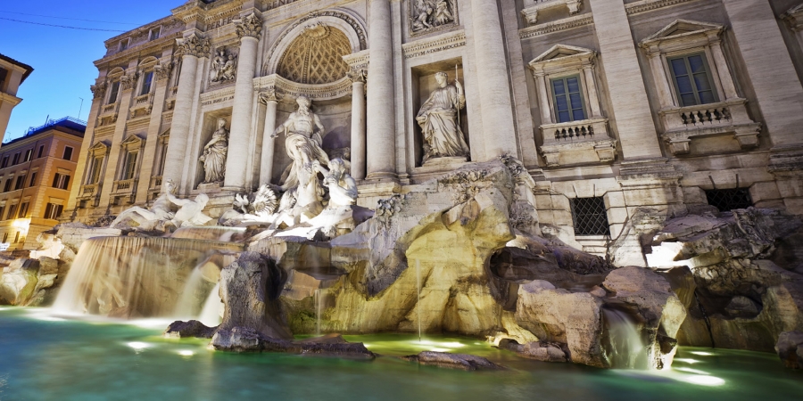 Famosa Fontana di Trevi en Roma se te&ntilde;ir&aacute; de rojo por m&aacute;rtires cristianos