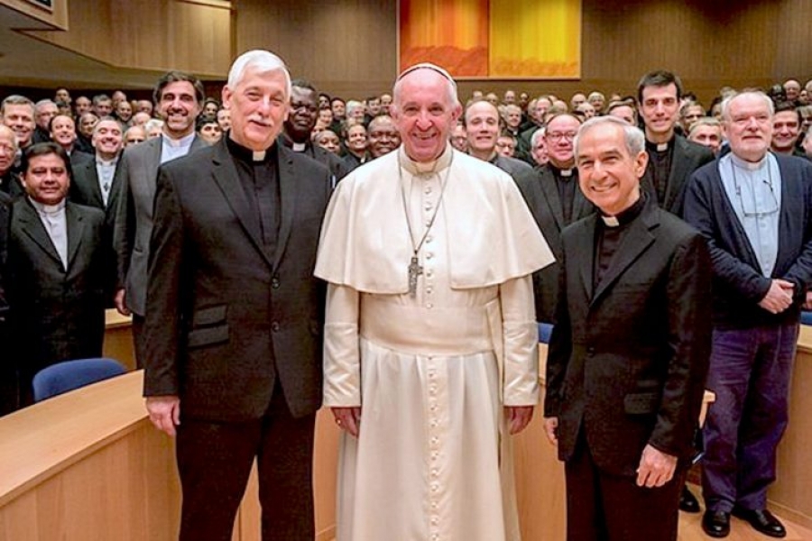 El Papa conversa con los jesuitas y advierte sobre clericalismo y pobreza