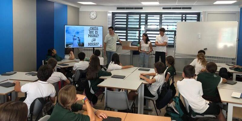 El cardenal Jos&eacute; Cobo visita el Colegio San Ignacio de Loyola de Torrelodones, con motivo de su 60 aniversario