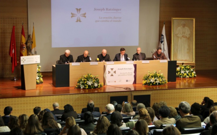 P. Lombardi y Mons. Osoro presentan 'La oraci&oacute;n, fuerza que cambia el mundo'