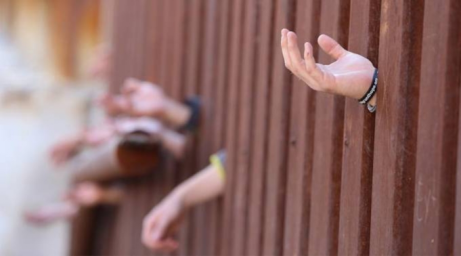 Si mexicanos construyen muro de Trump ser&iacute;an &laquo;traidores a la patria&raquo;, dice Arzobispado