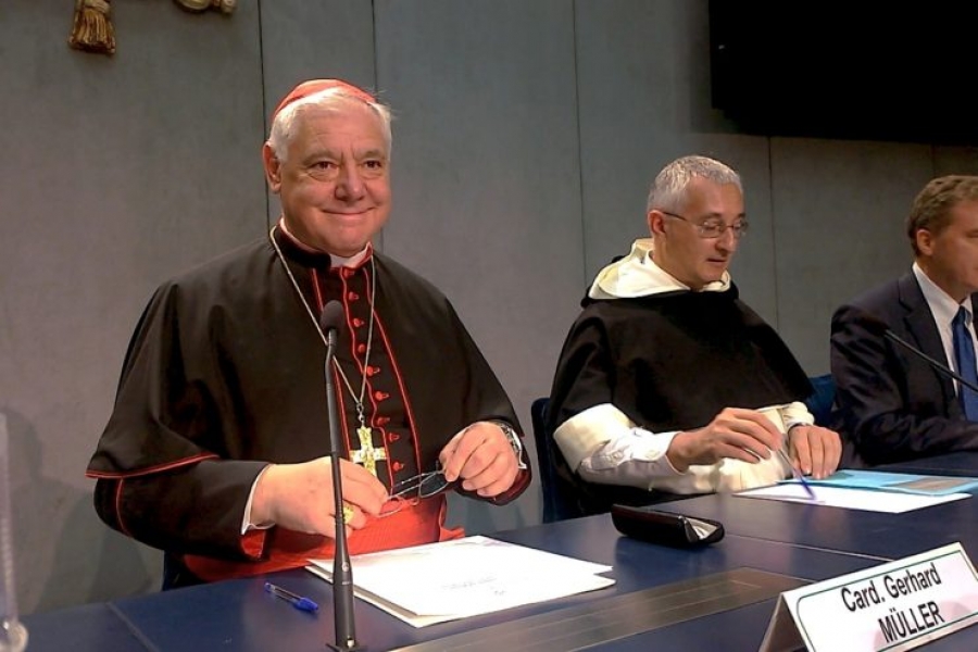 Cardenal M&uuml;ller: la Iglesia acepta la cremaci&oacute;n pero recomienda la sepultura