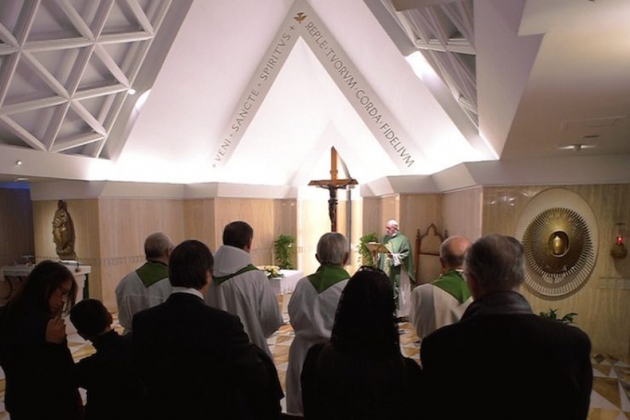 El Papa en Santa Marta: 'A los cat&oacute;licos tibios su tranquilidad les enga&ntilde;a'