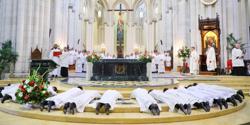 El cardenal Jos&eacute; Cobo, a los nuevos di&aacute;conos de la di&oacute;cesis de Madrid: &laquo;Sed puentes entre Dios y su pueblo, entre la Iglesia y el mundo, entre el altar y la calle. Gracias por vuestros s&iacute;es&raquo;