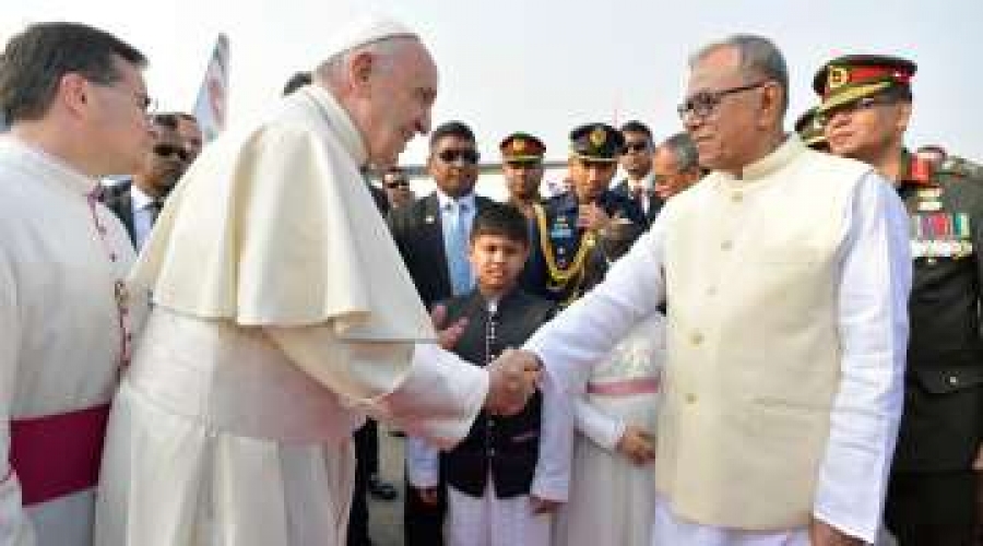 El Papa llega a Bangladesh para continuar con su viaje apost&oacute;lico en Asia