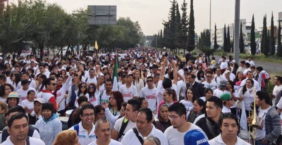 Cientos de miles se manifiestan en M&eacute;xico a favor de la familia