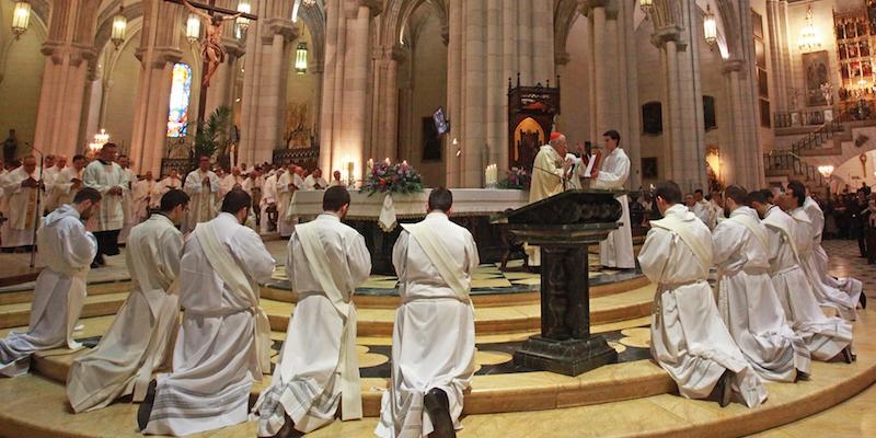El cardenal Osoro ordena a 16 nuevos presbíteros este sábado en la catedral de la Almudena