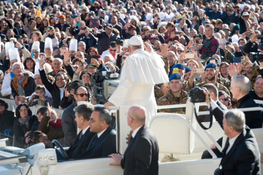 El Papa: &laquo;La exigencia de aconsejar, amonestar y ense&ntilde;ar no debe llevarnos a considerarnos mejores&raquo;