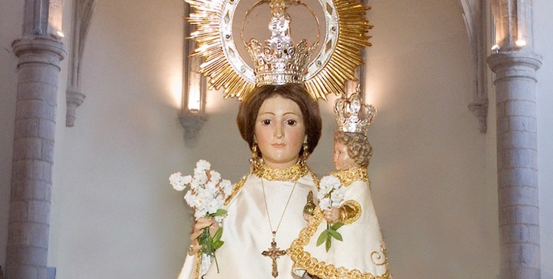 Guadalix de la Sierra inaugura sus fiestas patronales con el traslado de su patrona, la Virgen del Espinar, a la parroquia San Juan Bautista