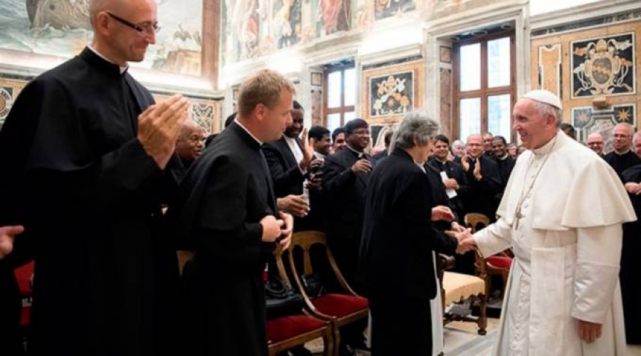 Francisco invita a los palotinos a evangelizar a los pobres materiales y espirituales