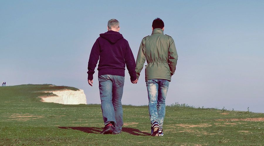 Arzobispo de Tur&iacute;n suspende retiro cat&oacute;lico para parejas homosexuales